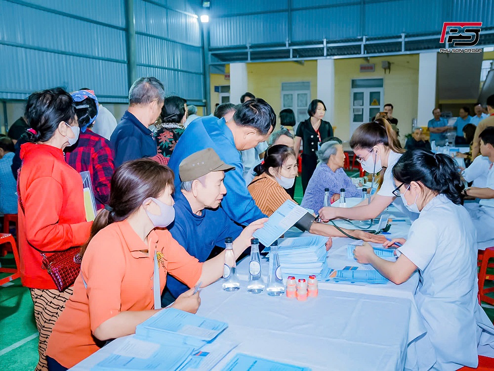 Chương trình khám bệnh thiện nguyện cùng nhân dân