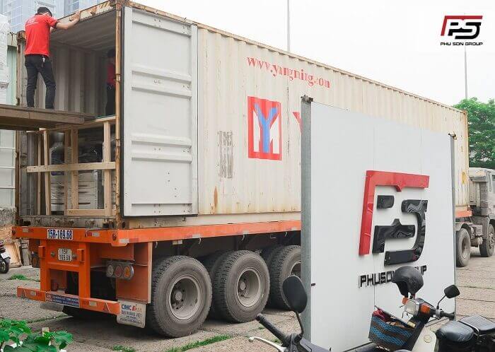 Hình ảnh dỡ container hàng ở kho Phú Sơn ngày 26/04/2022